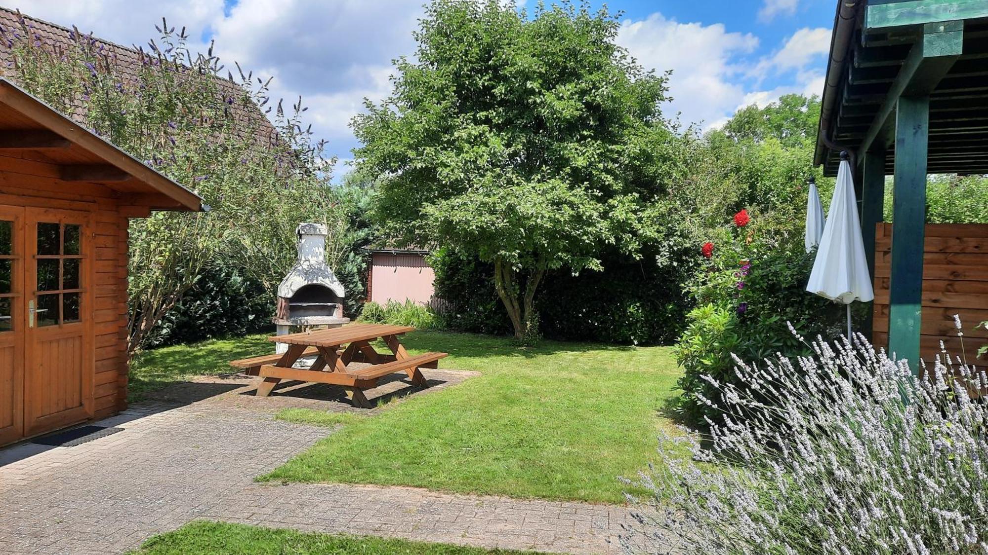 Ferienhaus Sasse Ferienwohnungen Mit Garten & Grill Molschow Exterior foto